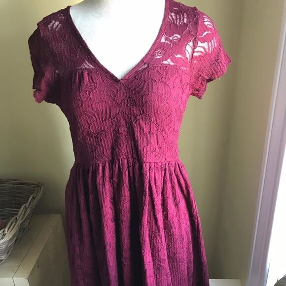 Peach Royal Burgundy Lace Dress Size M - Picture 1 of 6